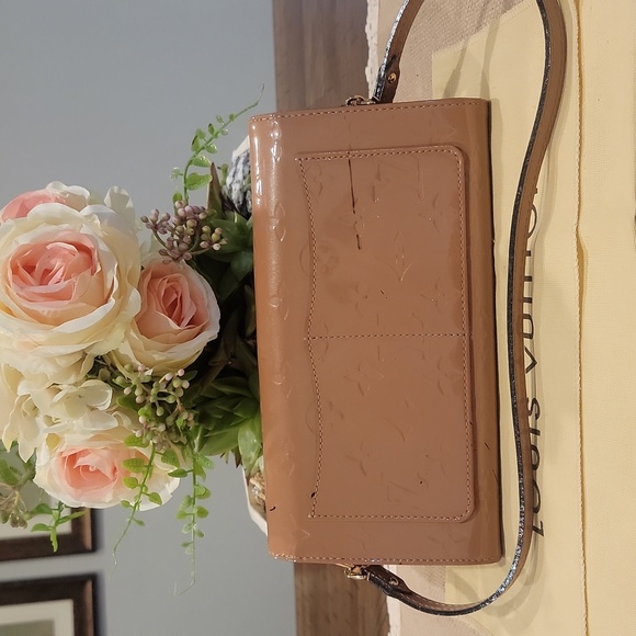 📍FINAL MARKDOWN📍 Authentic Louis Vuitton Rossmore shoulder bag - Picture 4 of 14